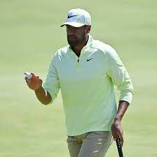 Tony finau celebrates with the trophy after winning the northern trust. At The British Open Tony Finau Shuts Out A Sense Of Frustration The New York Times