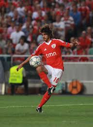 Pablo aimar celebrates after scoring for valencia against liverpool during a champions league group match in 2002. Sl Benfica On Twitter Hoy Es El Cumpleanos De Pablo Aimar Epluribusunum Https T Co Mbafb9xeg0