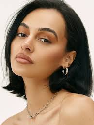 MOT Models - Nicole Fearnley