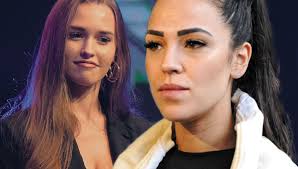 „hello guys, begrüßt laura müller ihre follower auf englisch. Dschungelcamp Star Elena Miras Alles Nur Show Die Freundschaft Mit Laura Muller Liegt Auf Eis Bunte De