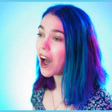 Calandra Lee's Instagram, Twitter & Facebook