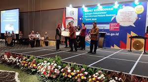Maybe you would like to learn more about one of these? Kemnaker Raih Penghargaan Terbaik Ii Jdihn Award 2019