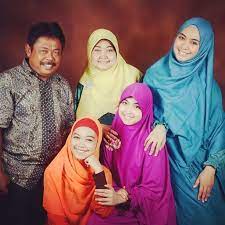 Mesti cun nnti berduet dgn #okisetianadewi. Daripada Menebar Benci Lewat Petisi Ketahui Dulu 6 Hal Yang Layak Dihargai Dari Oki Setiana Dewi