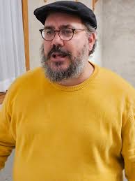 What is the color of the song Brian is performing at the Replay Lounge?