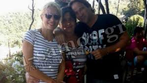 Οι βέρες που φοράνε συμβολίζουν τη σχέση τους. Elenh Menegakh Mateo Pantzopoylos Zappit