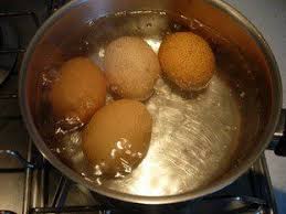 Comment Bien Cuire Des Oeufs Durs Cuisine Facile Com Recette Cuire Un Oeuf Oeufs Durs Alimentation