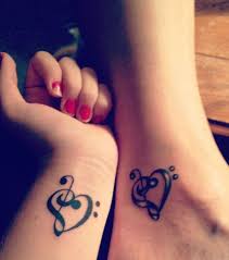 16 Tatouages Complementaires Pour Demontrer L Amour Eternel Mere Fille Tatouages Fille Tatouages De La Fille De Maman Tatouage Mer