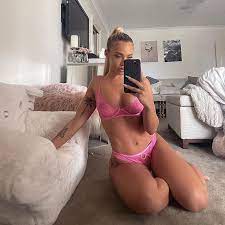 Lingerie wifey shared with young cock. Instagram Star Tammy Hembrow Shows Off Her Eye Popping Physique In Pink Lace Lingerie Readsector
