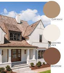 You can even utilize shiplap on the walls to create texture tastefully with these farmhouse paint colors. Modern Farmhouse Style Exterior Paint Colors