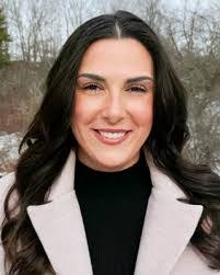 Renee Maine's Instagram, Twitter & Facebook