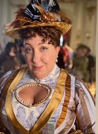 From living in Arkansas to stepping in a period drama. Ashlie Atkinson is  an actress born and raised in Little Rock, who went