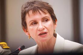 Alumnos destrozan baños y salas durante despedida de 4° Medio en colegio de  Quilpué: Suspendieron licenciatura