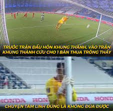 Khi đó anh lớp 7 nhưng đã cao tới 1m77 và được chọn vào vị trí thủ môn. 0g8dql6zrfwqom