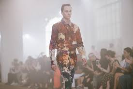 Le label haute couture est attribué à une maison de couture pour une année seulement. Sterling Ruby S Fashion Line Is Officially On Fire Gq