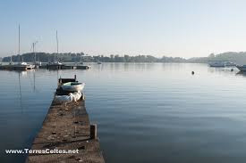 1 french land register data, which excludes lakes, ponds, glaciers > 1 km 2 (0.386 sq mi or 247 acres) and river estuaries. La Vallee De L Erdre Terres Celtes