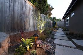 Side Yard Lighting A Mid Century Modern Landscape Design Modern Landscape Design Modern Landscaping Modern Landscape Lighting