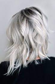 I capelli silver sono ancora la moda del momento e sono super trendy. Platinum Blonde Hair Platinum Blonde Hair Color Blonde Hair Swatches
