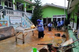 Materi ajar kelas x teknik kendaraan ringan semester genap smkn 1 rembang. Air Liar Dinding Sdn Ii Gunung Bentang Jebol Kbm Pun Diliburkan