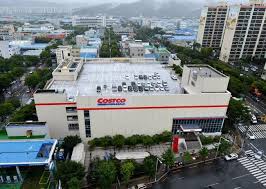 costco wholesale 貨倉式折扣超市由美商投資的大型特賣場超市costco wholesale 好市多 全國共10間分店 首爾市內的永登浦較為接近旅遊觀光景點 所以除本地家庭外 也會有遊客到來選購平價伴手禮或食品 但相對較lotte mart em hockey rink field hockey