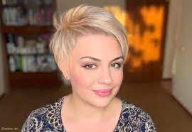 Going too short with the hair, while often helping to make the face appear thinner, generally looks awkward if the body is overweight. 28 Flattering Short Hairstyles For Round Face Shapes In 2021