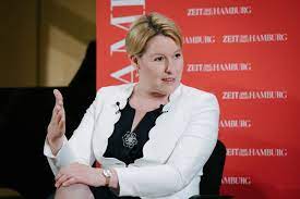 Familienministerin franziska giffey (spd) tritt mit sofortiger wirkung zurück. Spd Ministerin Giffey Stellt Sich Gegen Ego Trip Der Csu Und Toleriert Burkinis Im Presseportal