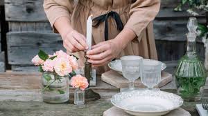 It will truly be a party that your guests won't soon forget. 5 Simple But Stylish Ways To Set Your Dinner Party Table