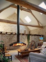 20 Moderne Kamine Die Dem Ambiente Warme Und Stil Verleihen Kamin Modern Steinhauser Zeitgenossische Dekoration