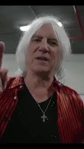 Kristine Elliott's Instagram, Twitter & Facebook