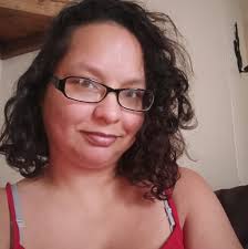 How to fill gaps when applying press-on nails?