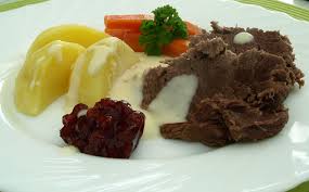 Maybe you would like to learn more about one of these? Gekochtes Rindfleisch Mit Meerrettichsosse Und Salzkartoffeln Schwarzwald Regioguide