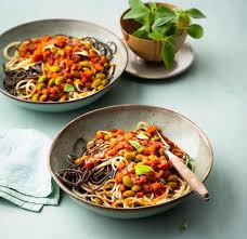 Ein Leckeres Rezept Fur Schwarze Bohnen Spaghetti Mit Tomaten Miso Sauce Zubereitet In 50 Minuten Fur 4 Portionen Besonder Bohnen Rezepte Lebensmittel Essen