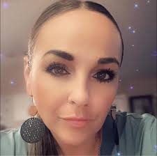 Can someone recommend a chiropractor who does muscle testing and adjusts  accordingly?