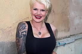 Melanie müllers mann spricht über ehekrise. Melanie Muller Wehrt Sich Nach Tattoo Kritik Brigitte De