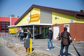 Otwarte natomiast będą sklepy żabka. Sklepy Otwarte 1 2 I 3 Maja Gdzie Zrobisz Zakupy Podczas Majowki Biedronka Zabka Lidl Mcdonald S Gazeta Krakowska