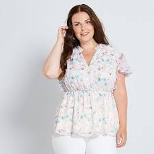 Des nouveautés arrivent par centaines chaque semaine pour satisfaire les envies de mode des grands et petits. Blouse A Basque Grande Taille Femme Fleuri Kiabi 12 00
