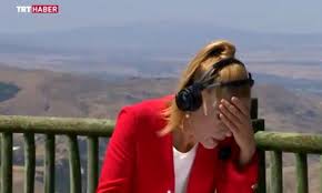 Trt1 ana haber'in deneyimli sunucusu zafer kiraz, geçtiğimiz günlerde ayrıldığını açıklamıştı. Trt Haber Spikeri Canli Yayinda Bayildi Video Haber