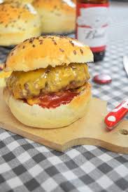 Burger A La Biere Recette De Hamburger Maison Recette Recettes Hamburgers Alimentation Idees De Collations