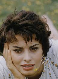 Et à chaque fois ils disnet la preuve. Love The Short Hair Style Sophia Loren Sophia Loren Sofia Loren Sophia Loren Images