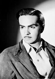 Raul Mancera, de perfil izquierdo, viste saco y corbata, retrato