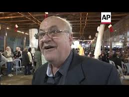 Christians in Gaza gather for lighting of Xmas tree