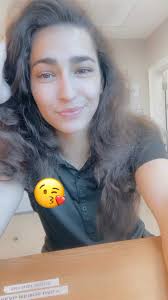 Diablo qué piquete la chamaquita el corazón lo puso en la neverita! 💕,  #lipbite #beautiful #brunette #canadian #fyp #smile #photooftheday #reels  #instagood #like #follow #naturalbeauty #love #diablo ...