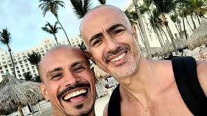 El desubicado mensaje que recibió César Caillet en foto junto a su novio:  "Suena súper violento"