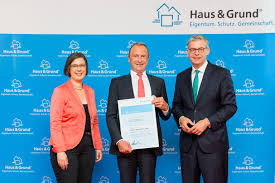 Im geschäftsjahr 2020 konnte die zahl der mitglieder um 1.135 auf insgesamt 36.438 mitglieder gesteigert und da. Uber Die Interessensvertretung Der Haus Wohnungs Und Grundeigentumer Szenario8 De