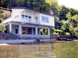 Ein traumhafter ort am ufer des lago maggiore. Casafile Ferienwohnungen Tessin 2 5 Zimmer Bungalow Casa La Sirena Corso Europa 11 Zenna Pino Lago Maggiore Corso Europa 11 21061 Zenna