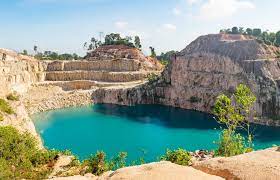 Although the lake's color wasn't as blue as it used to be, it was still equally stunning to look at. Visiting Tasik Biru Kangkar Pulai Blue Lake Made Easy