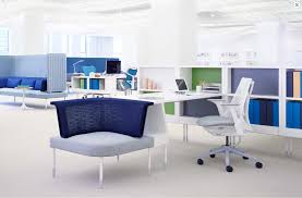 Herman Miller Showroom By Bringing Ergonomic Soft Seating To The Desk Public Office Landscape Enables Collaborati Soft Seating Office Furniture Soft Seating