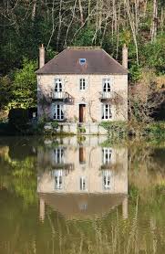 En Face De L Abbaye De Beauport Maison En Provence Maison De Campagne Francaise Petites Maisons De Campagne