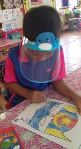 Topeng muka yang dihasilkan menggunakan gabungan terbaik dari bahan kalis air, dari penapis tengah ke penyerap dalaman termasuklah gelung telinga dan jalur hidung bagi memberikan keselesaan terbaik buat pengguna. Topeng Muka Bendera Tabika Kemas Kg Batang Nyamor Facebook