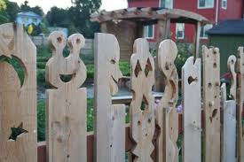 Interesting Garden Fence Design Ideas Gartentore Holz Gartenkunst Garten Deko