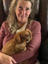 Who cuts your naturally curly hair?